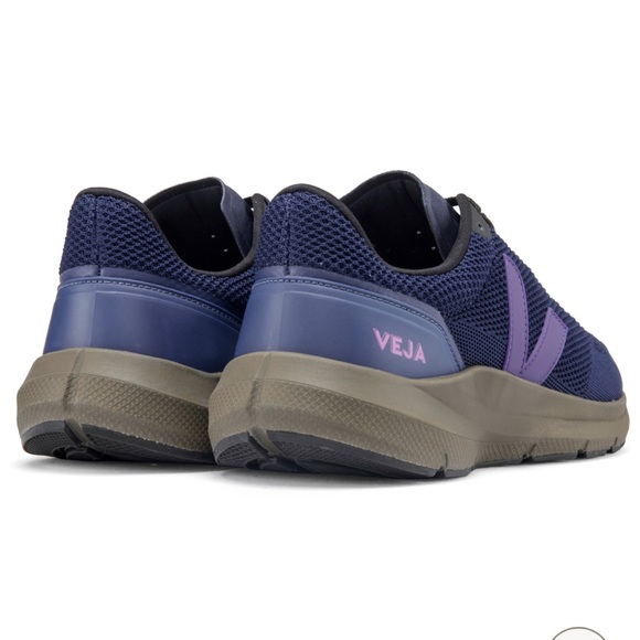 Veja Marlin road-running shoes size 8.5 with box - Picture 3 of 3